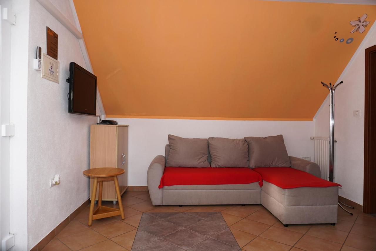 Apartment Ozebek 采尔克诺 外观 照片